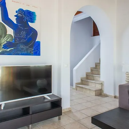 The Corfos Hills House