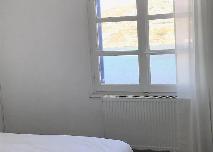 The Corfos Hills House